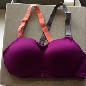 Victoria’s Secret sports bra. 34B. Adjustable straps. Great condition.